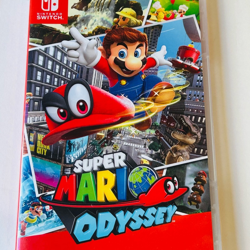 Nintendo Super Mario Odyssey - Red and Blue